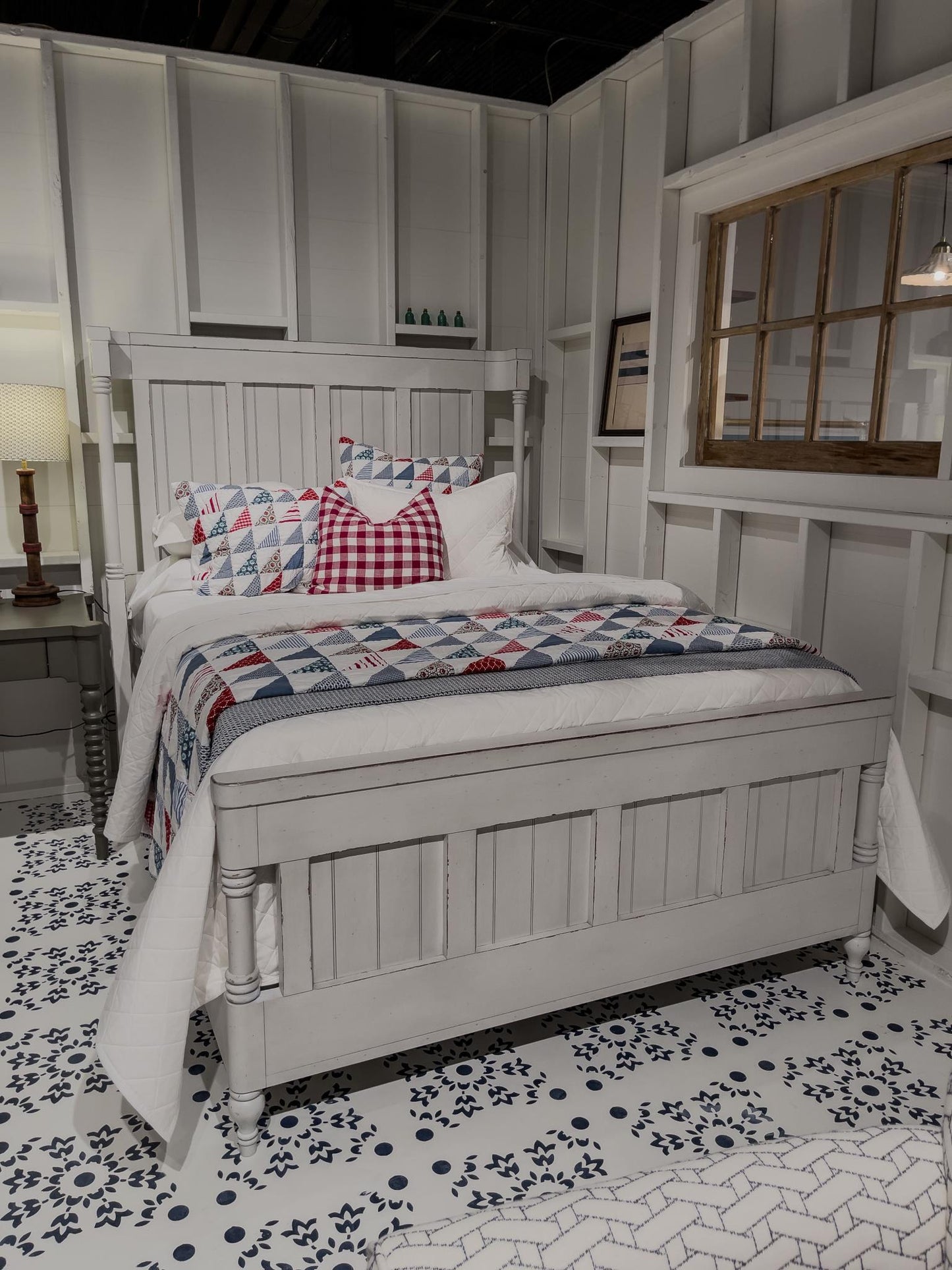 Vintage Market - Complete High Low Poster Bed