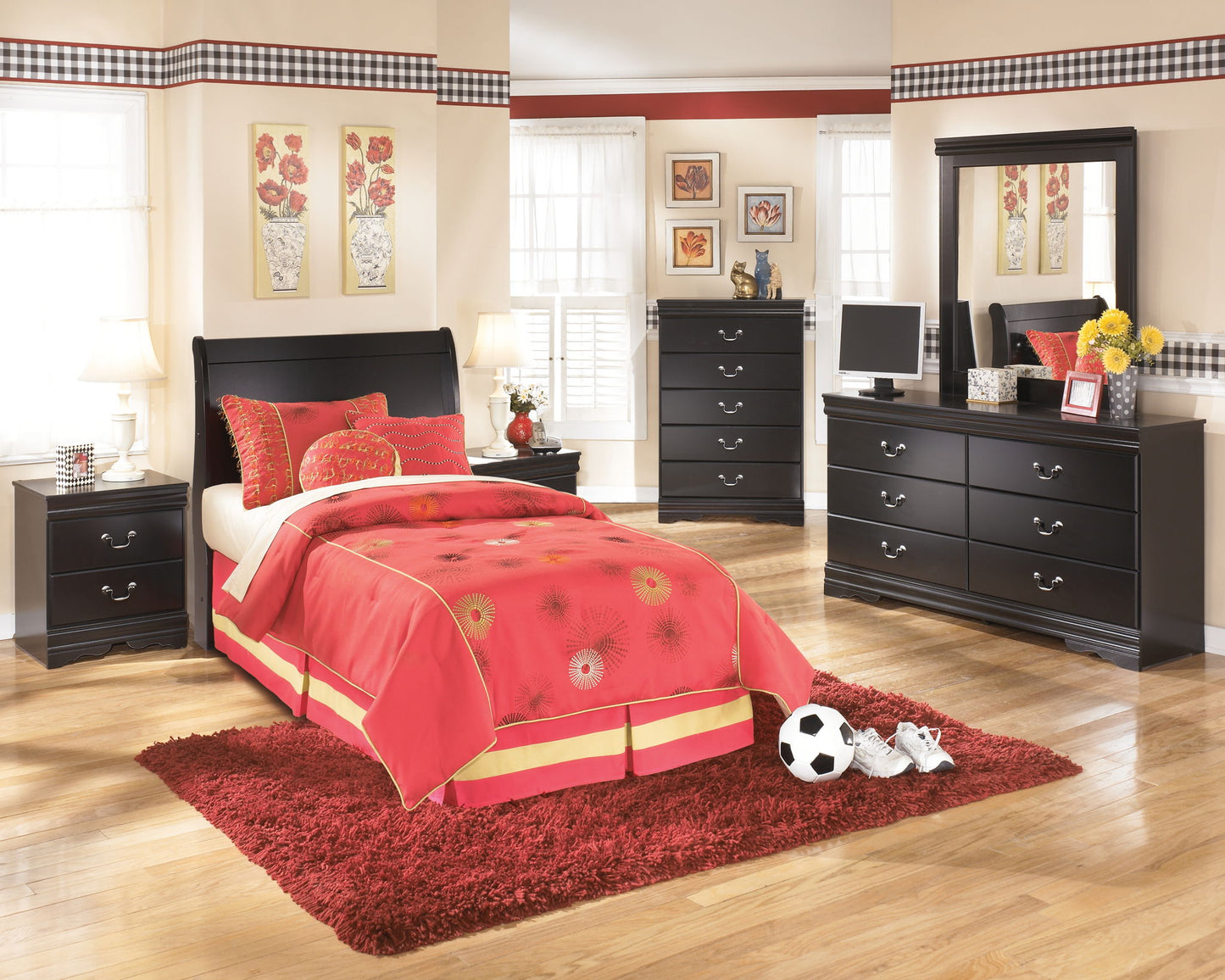 Huey Vineyard - Five Drawer Chest - Black