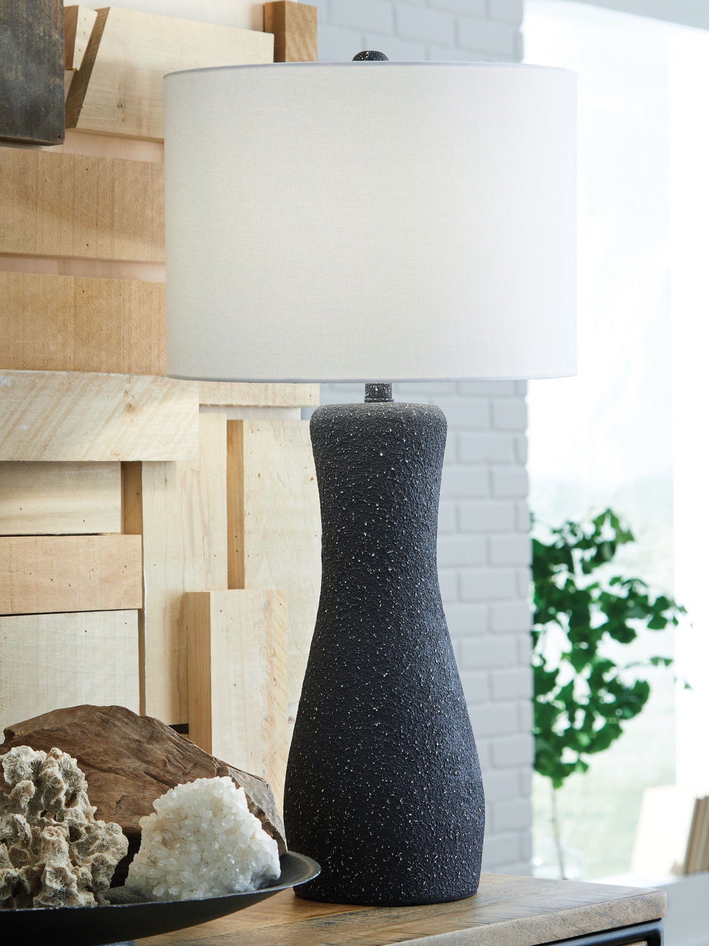 Maykins - Metal Table Lamp - Black